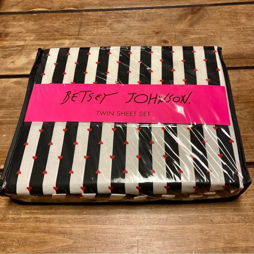 Betsey Johnson Black Ivory Wonderland Striped Heart Twin Size Bed Sheet Set NWT